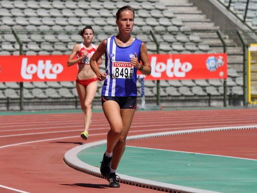 Vicky Liecken loopt 5000m op het BK