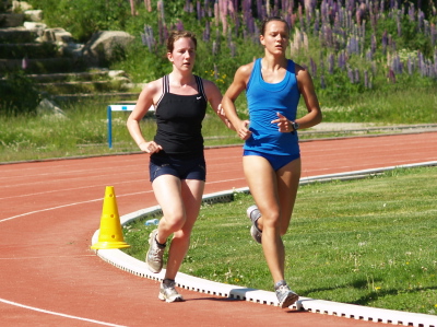 Sofie en Jolien ondersteunen elkaar in het tempowerk